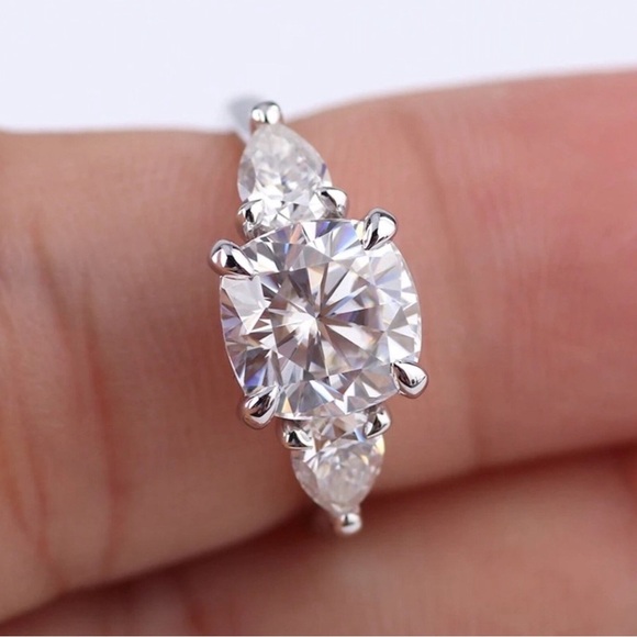 Silver 925 5CT Certified Lab Grown Diamond Brilliant Cut Claws Waddling Size 6,5 - Picture 5 of 13